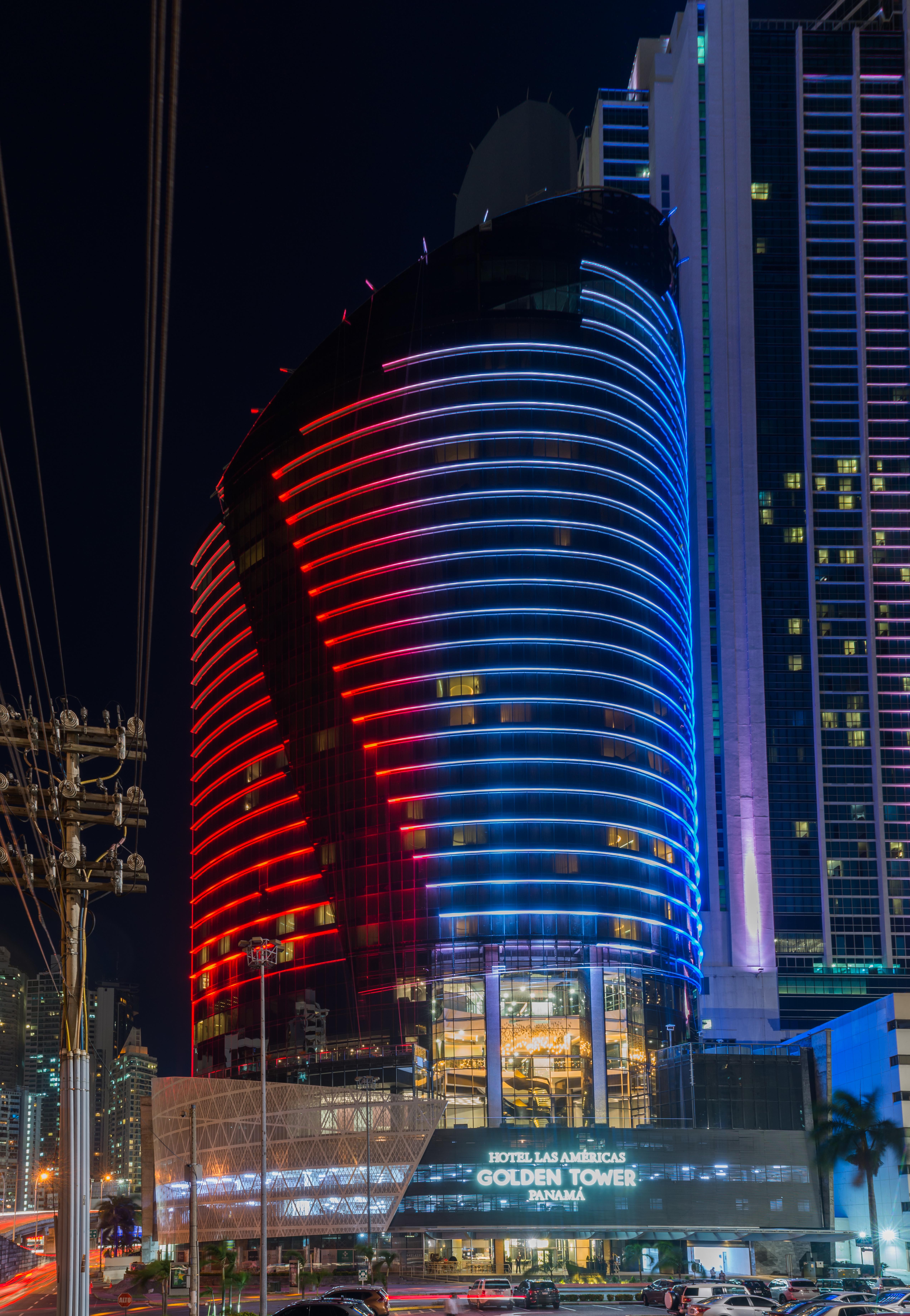 Hotel Las Americas Golden Tower Panama Экстерьер фото The hotel at night