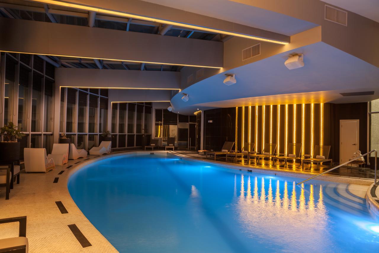 Hotel Las Americas Golden Tower Panama Экстерьер фото The pool at the hotel