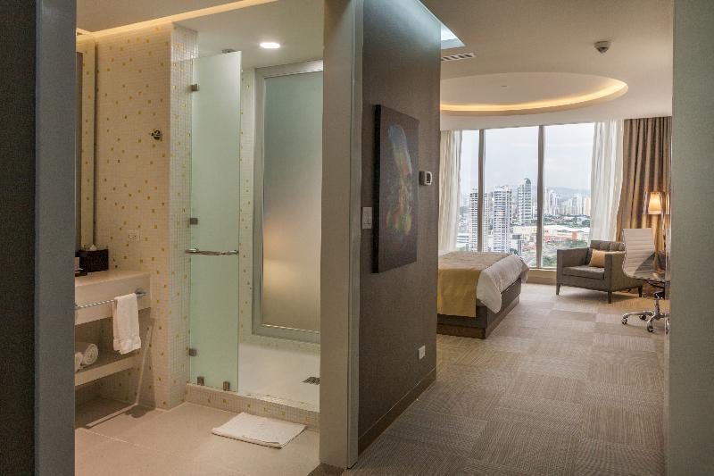Hotel Las Americas Golden Tower Panama Экстерьер фото A guest room at the hotel